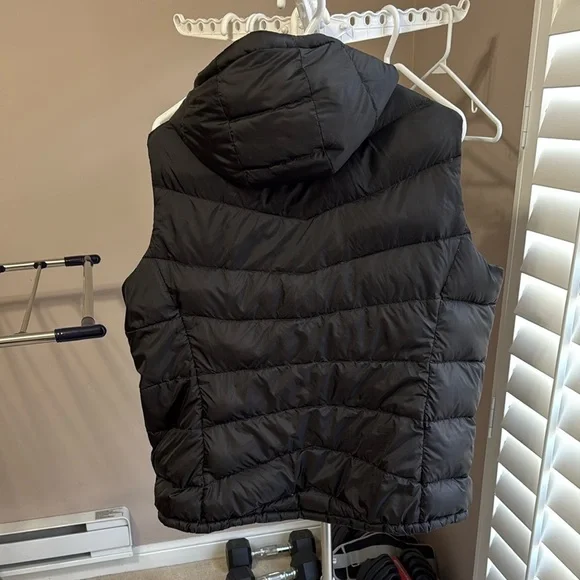Eddie Bauer Hooded Puffer Vest - Picture 4 of 5